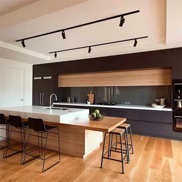 Cozinha com trilho e spots