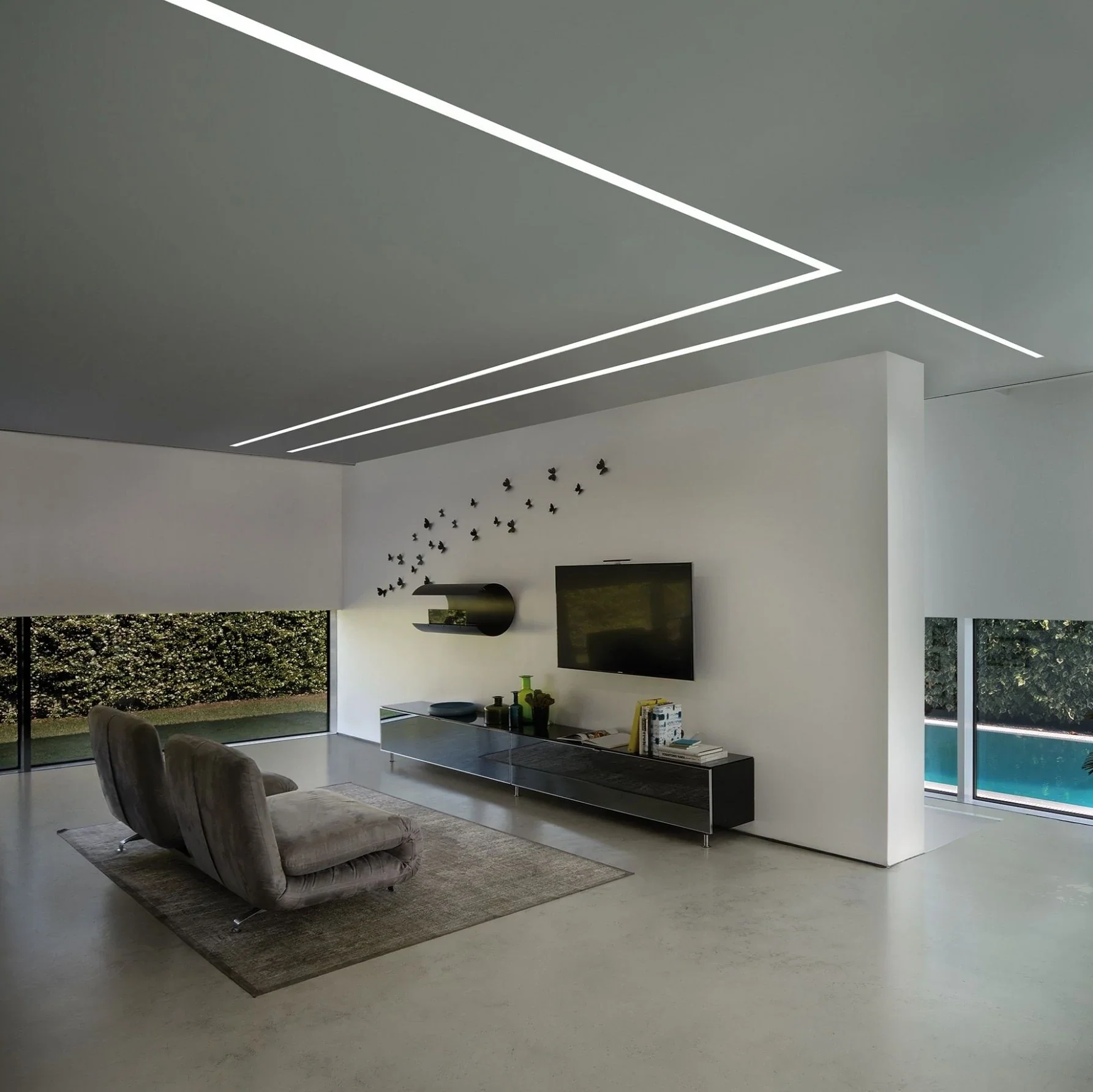 Sala com perfil de LED embutido