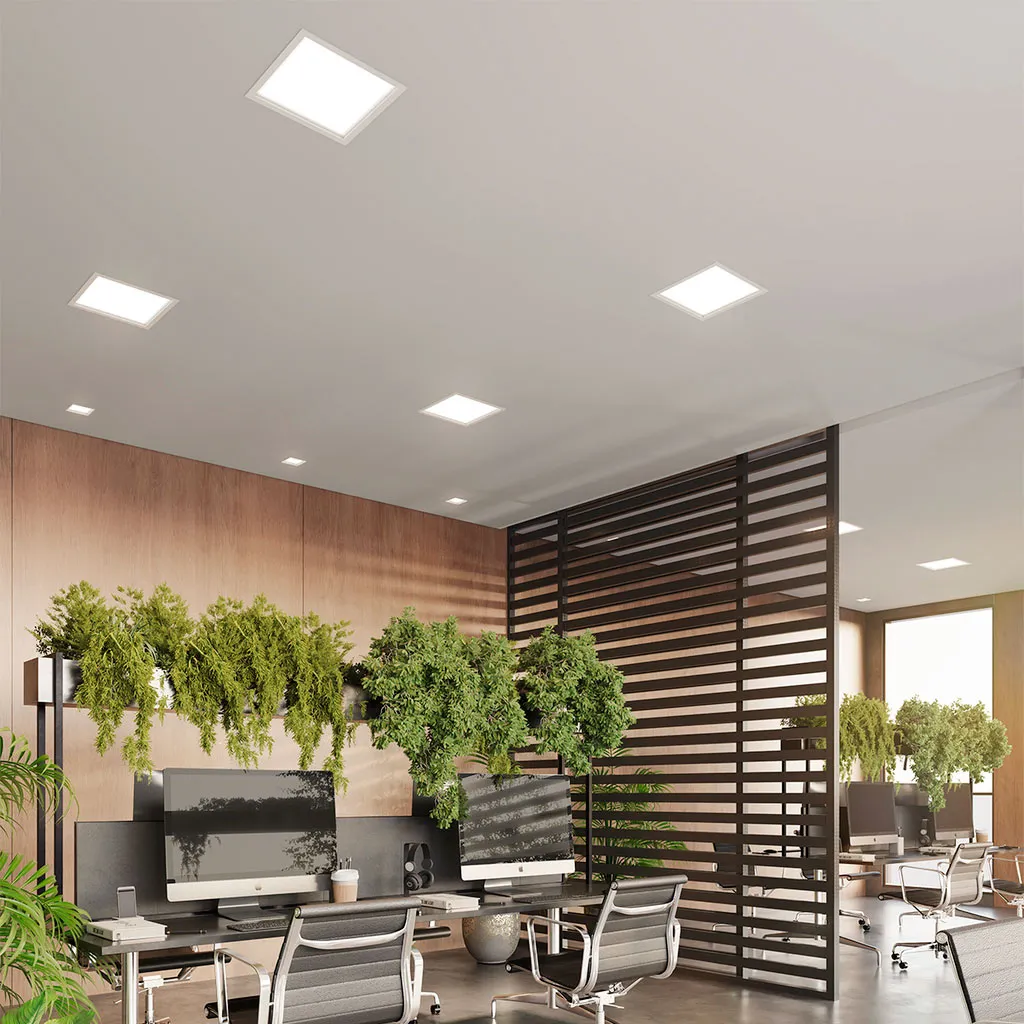 Escritório com spots e painel de LED